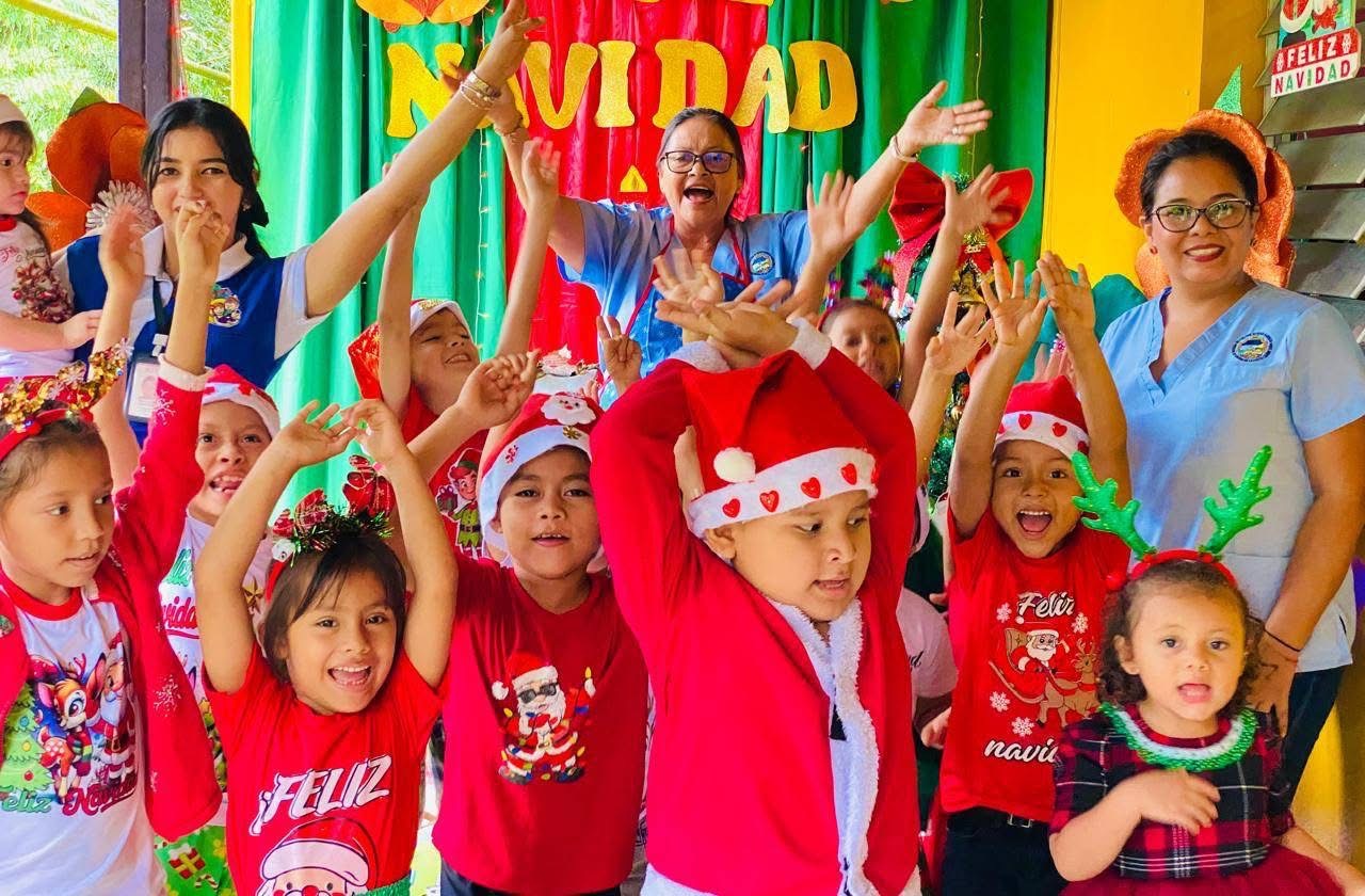 Lanzamiento Navideño llena de alegría al CDI Gotitas de Miel.