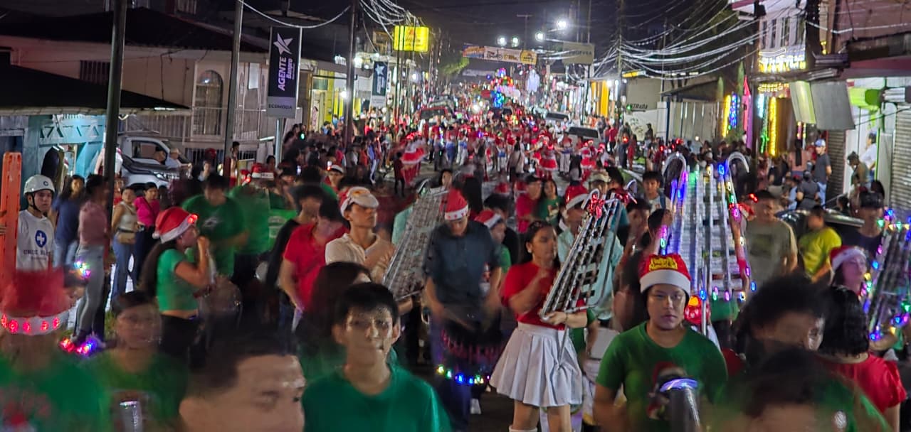 Carnaval Navideño Celebrando las Victorias Educativas.