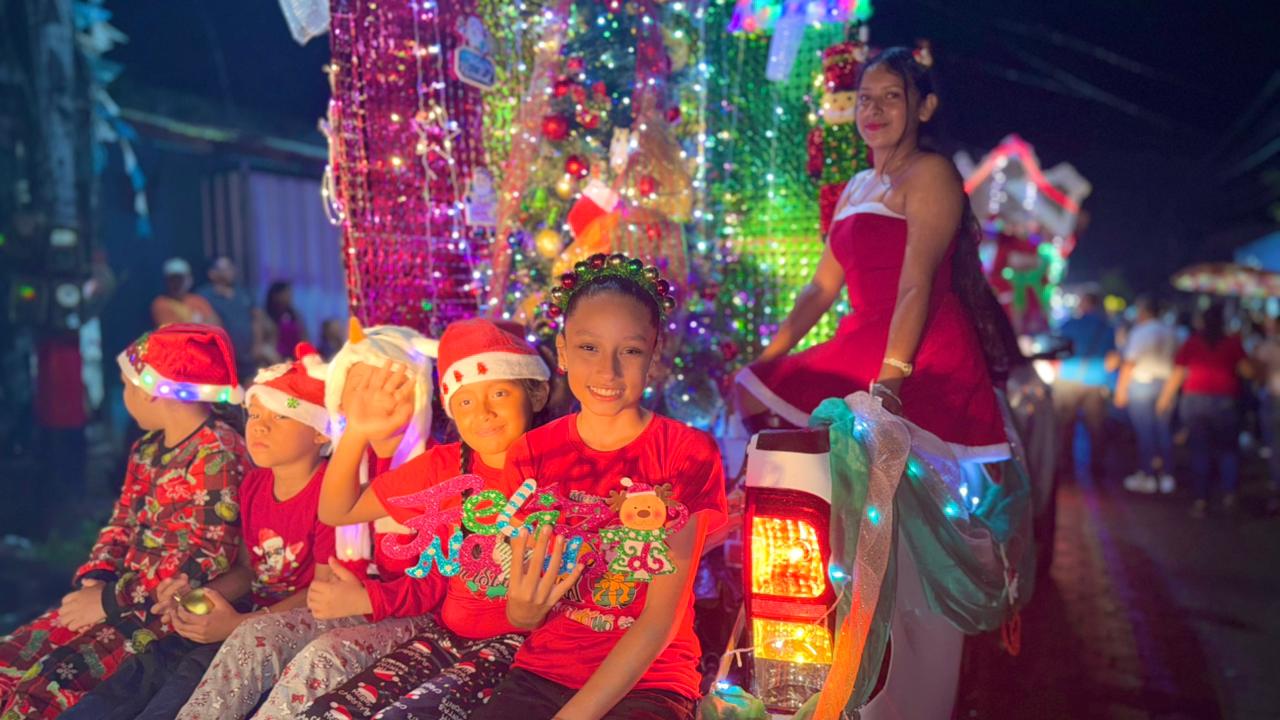 Carnaval Navideño Celebrando las Victorias Educativas.